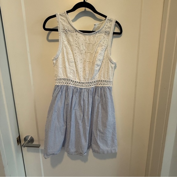 Lilly Pulitzer Dresses & Skirts - Lilly Pulitzer Eyelet & Seersucker Dress – Size 10